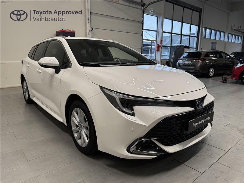Käytetty Toyota Corolla Active 196 HP (144 kW) 2024 Valkoinen Farmari