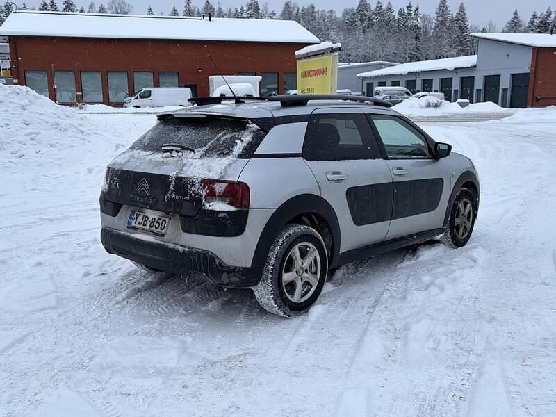 Käytetty Citroën C4 Cactus Shine 82 HP (60 kW) 2015 Viistoperä