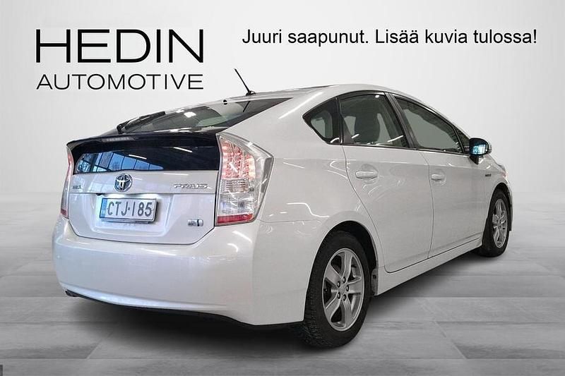 Käytetty Toyota Prius Premium 99 HP (72 kW) 2010 Valkoinen Viistoperä