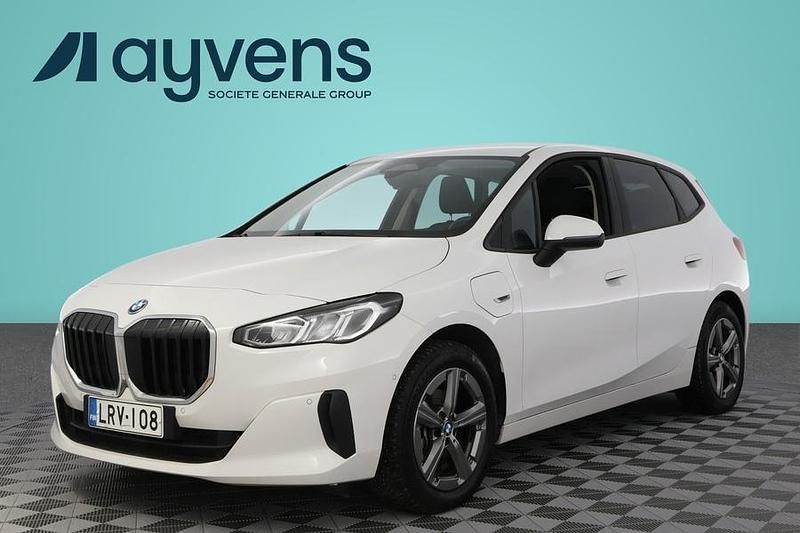 Käytetty BMW 225 Active Tourer 245 HP (180 kW) 2022 Valkoinen Tila-auto