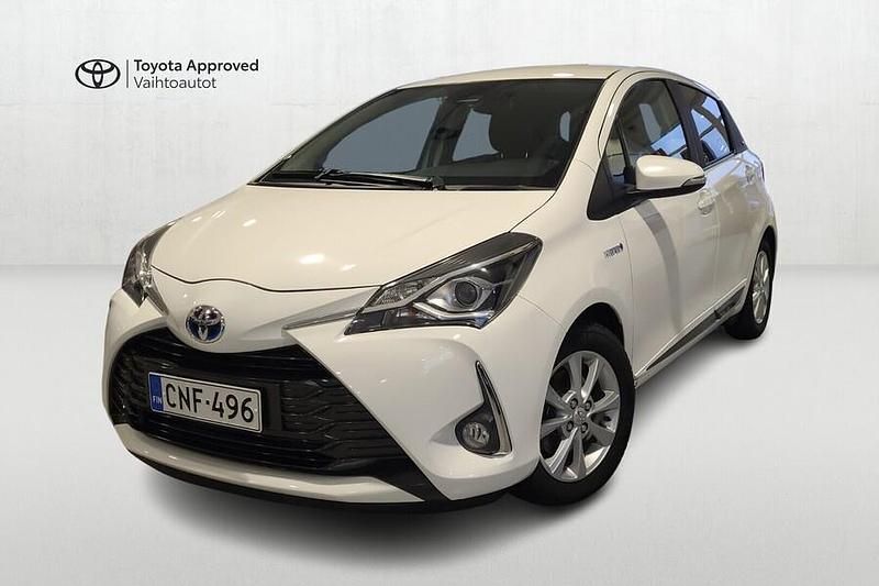 Käytetty Toyota Yaris Hybrid Edition 101 HP (74 kW) 2019 Valkoinen Viistoperä