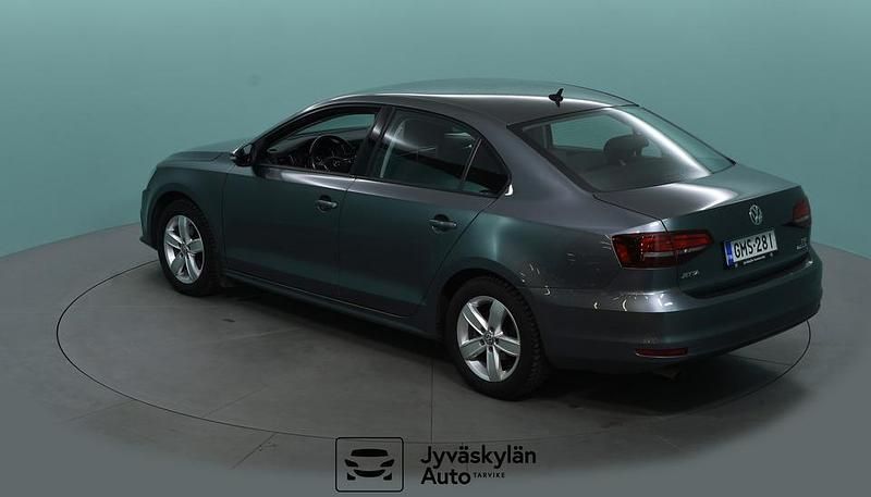 Käytetty VW Jetta 105 HP (77 kW) 2017 Harmaa Sedan