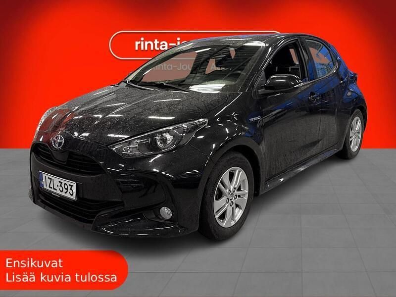 Musta Käytetty 2021 Toyota Yaris Hybrid Active Viistoperä | 17 800 € (Perustarjous) - Kuva 1/3