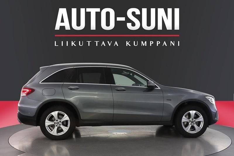Käytetty Mercedes GLC300e Business 211 HP (155 kW) 2020 Harmaa Katumaasturi