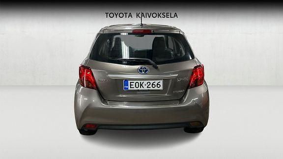 Käytetty Toyota Yaris Active 72 HP (52 kW) 2016 Harmaa Viistoperä