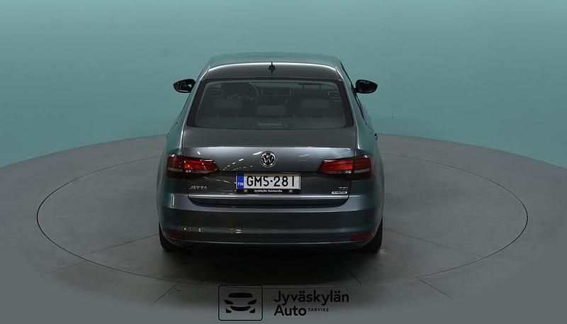 Käytetty VW Jetta 105 HP (77 kW) 2017 Harmaa Sedan