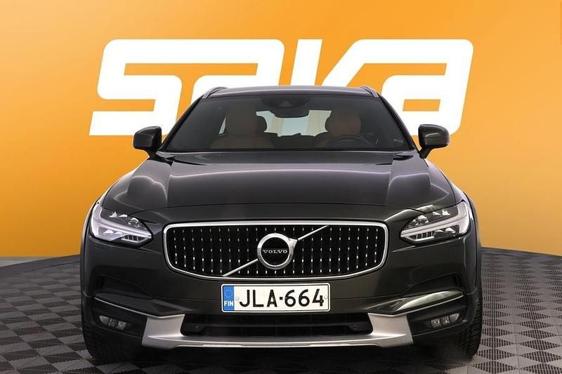Käytetty Volvo V90 CC Business Edition 190 HP (139 kW) 2019 Farmari