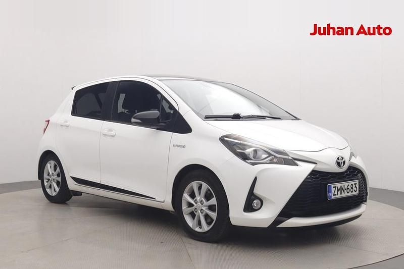 Valkoinen Käytetty 2019 Toyota Yaris Hybrid Sport Viistoperä | 16 690 € (Perustarjous) - Kuva 1/4