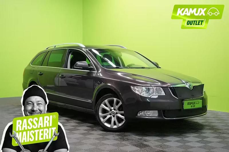 Ruskea Käytetty 2010 Skoda Superb Farmari | 3 290 € (Supertarjous) - Kuva 1/4