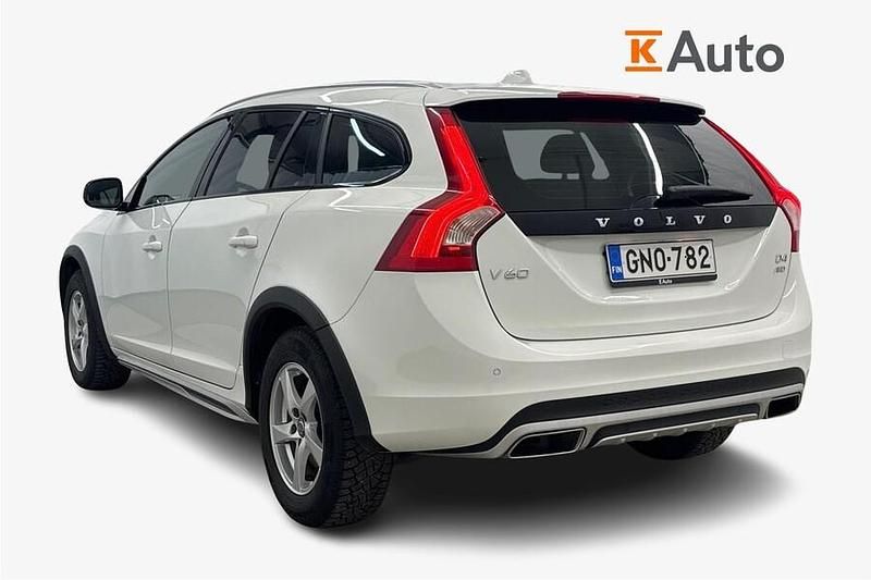 Käytetty Volvo V60 CC Summum 190 HP (139 kW) 2016 Valkoinen Farmari