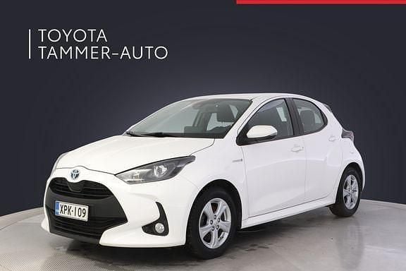 Valkoinen Käytetty 2021 Toyota Yaris Business Edition Viistoperä | 15 880 € (Perustarjous) - Kuva 1/4