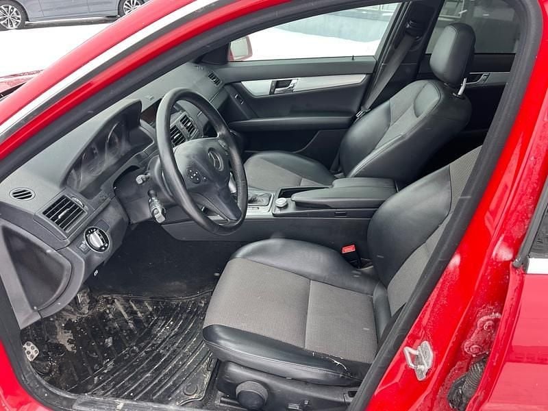 Käytetty Mercedes C180 Business 156 HP (114 kW) 2010 Punainen Farmari