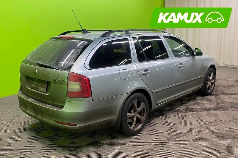 Käytetty Skoda Octavia Experience 140 HP (102 kW) 2013 Vihreä Farmari