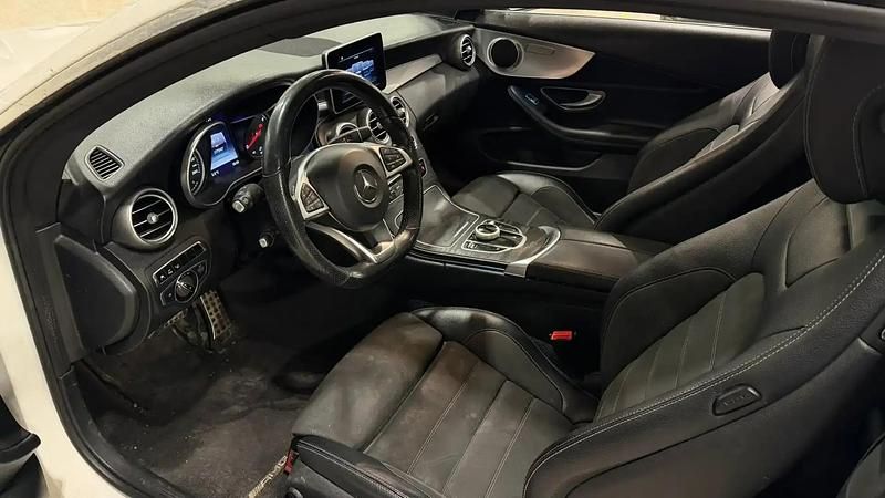 Käytetty Mercedes C180 Business 156 HP (114 kW) 2016 Valkoinen Coupe - kaksiovinen