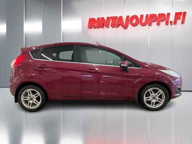 Käytetty Ford Fiesta Cool & Sound Edition 101 HP (74 kW) 2015 Punainen Viistoperä