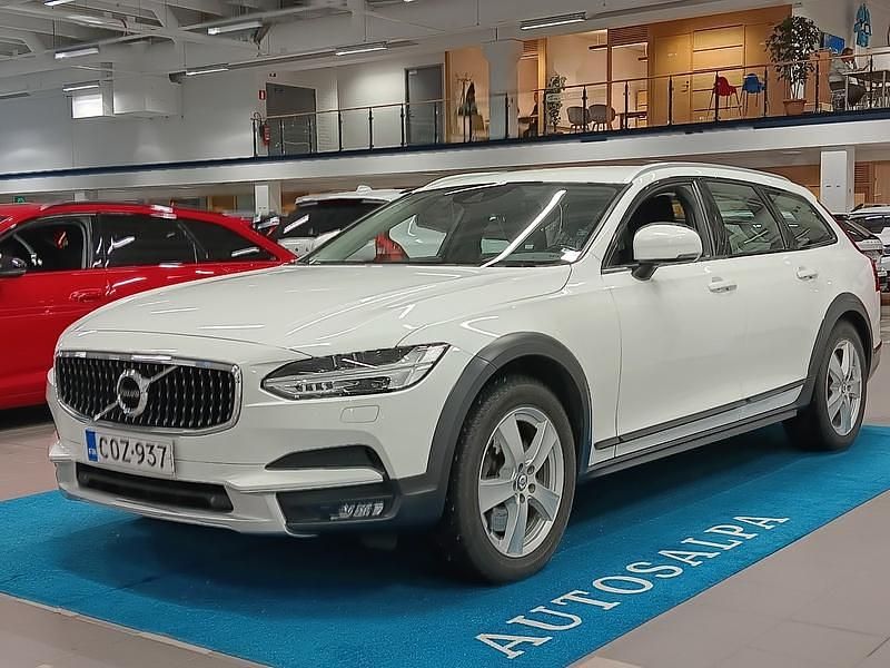 Valkoinen Käytetty 2017 Volvo V90 CC Pro Farmari | 31 900 € (Hieman kallis) - Kuva 1/4