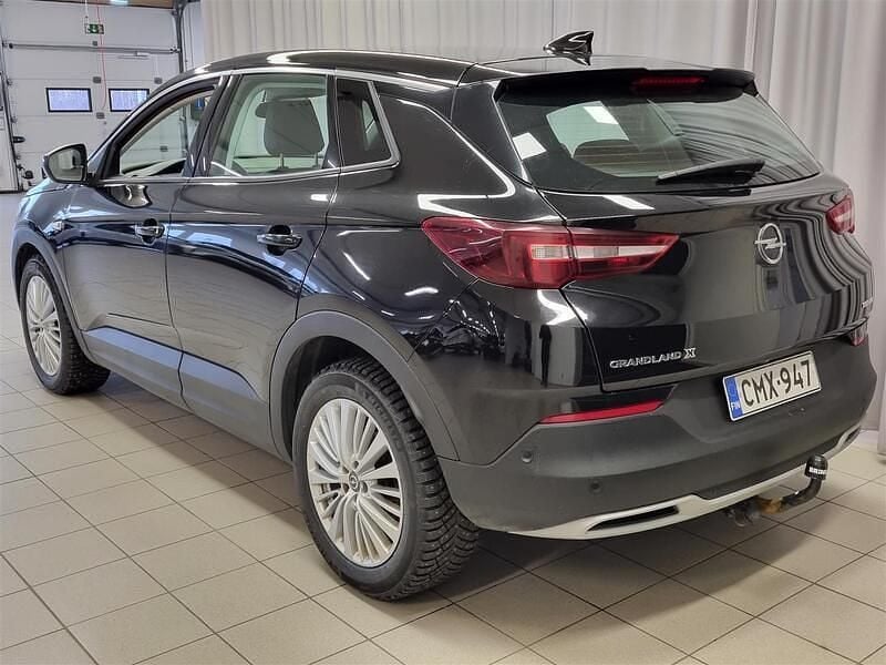 Käytetty Opel Grandland X Innovation 181 HP (133 kW) 2019 Musta Katumaasturi