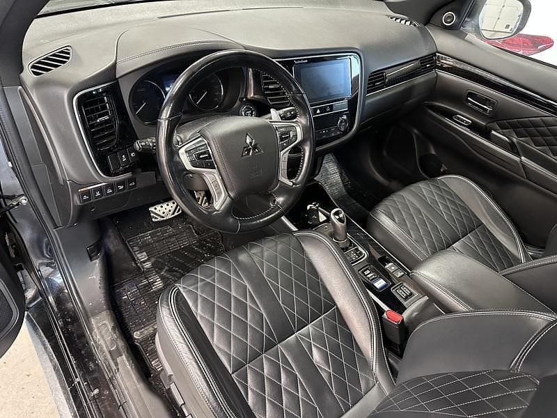 Käytetty Mitsubishi Outlander P-HEV Instyle 224 HP (164 kW) 2019 Katumaasturi