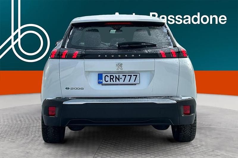 Käytetty Peugeot e-2008 Active 100 kW (136 HP) 2023 Katumaasturi