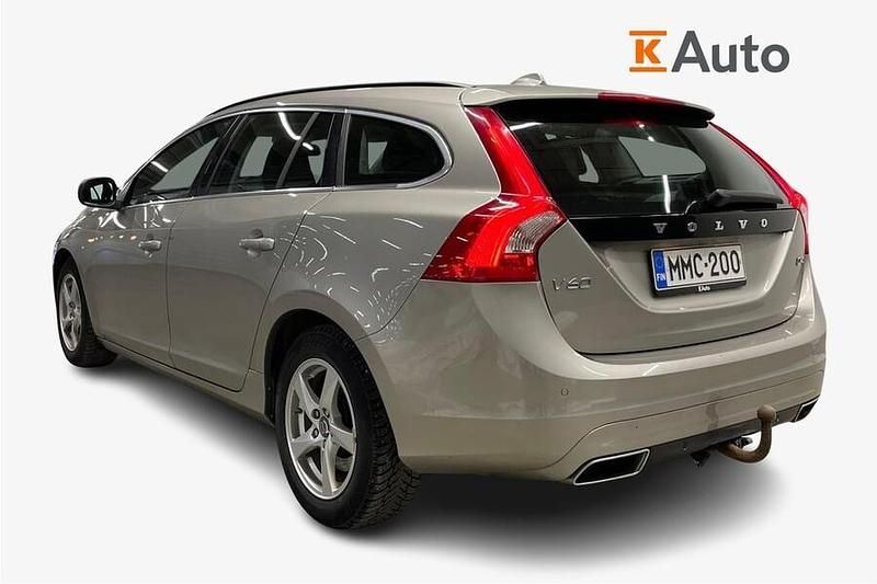 Käytetty Volvo V60 Business Edition 181 HP (133 kW) 2015 Ruskea (beige) Farmari