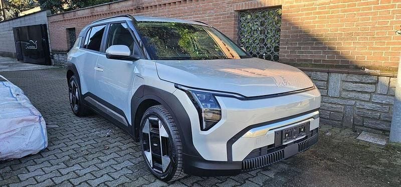 Käytetty Kia EV3 Premium 150 kW (204 HP) 2025 Katumaasturi