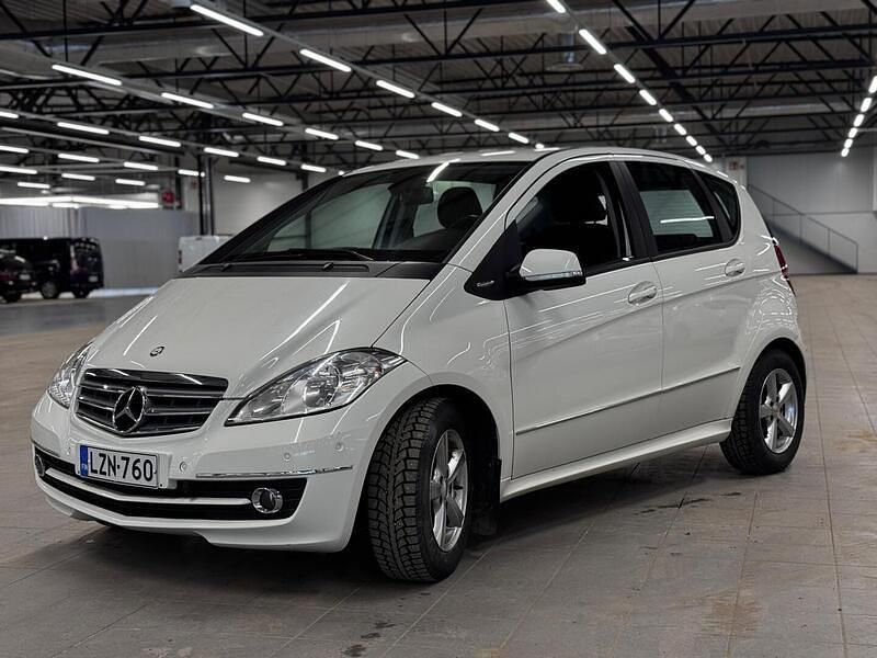 Käytetty Mercedes A160 Business 95 HP (69 kW) 2012 Tila-auto