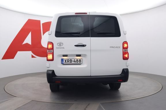 Käytetty Toyota Proace 104 kW (142 HP) 2022 Valkoinen Tila-auto