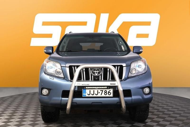 Käytetty Toyota Land Cruiser Executive 190 HP (139 kW) 2011 Katumaasturi