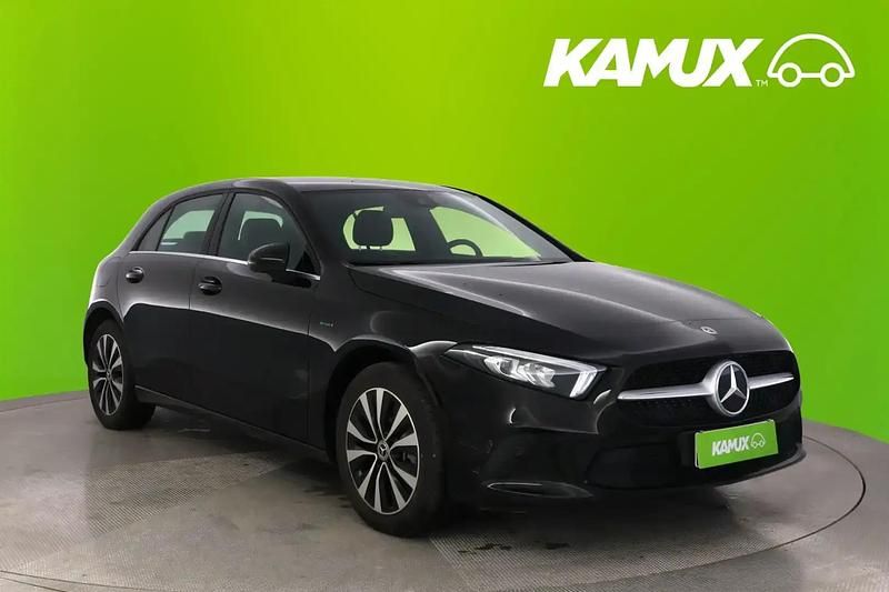 Musta Käytetty 2021 Mercedes A250 Business Sedan | 24 990 € (Hyvä tarjous) - Kuva 1/4