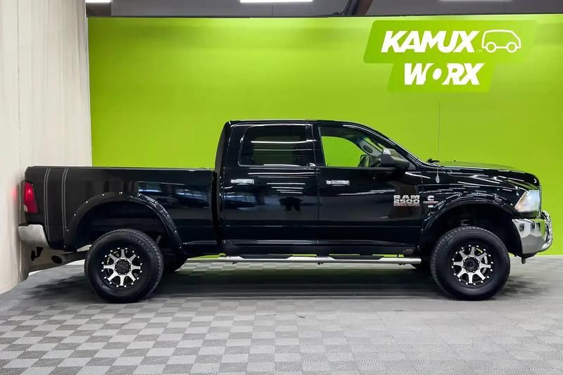 Käytetty Dodge Ram 355 HP (261 kW) 2013 Musta Nouto