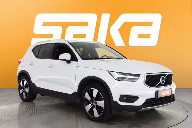 Valkoinen Käytetty 2020 Volvo XC40 Momentum Katumaasturi | 26 480 € (Perustarjous) - Kuva 1/3