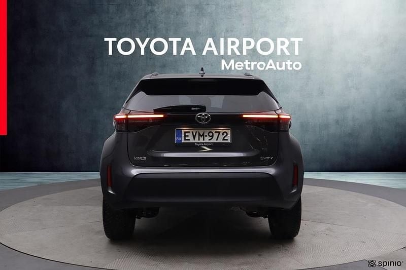 Käytetty Toyota Yaris Cross 116 HP (85 kW) 2024 Musta Katumaasturi