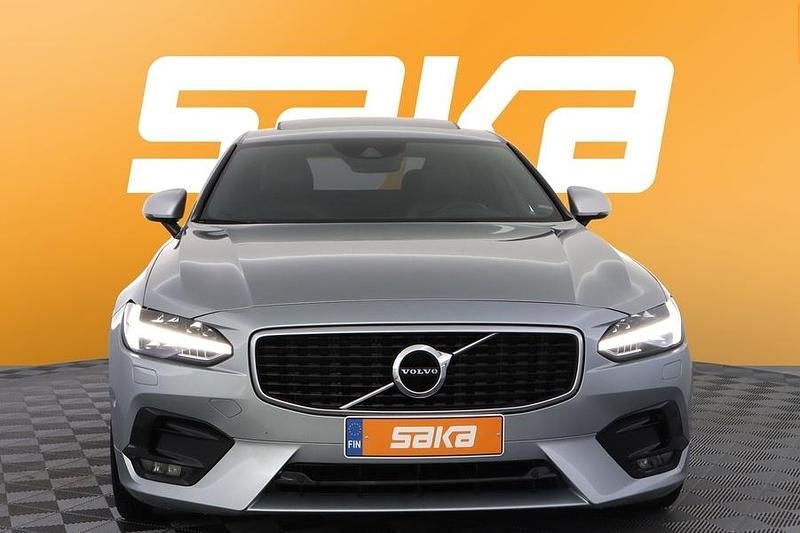Käytetty Volvo S90 R-Design 190 HP (139 kW) 2018 Sedan