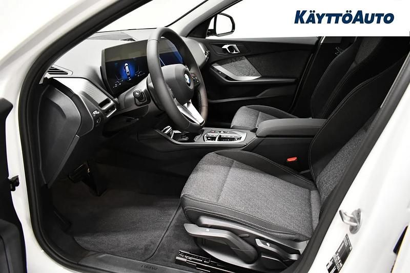 Uusi BMW 120 M Sport 170 HP (125 kW) 2026 Alpinweiss Viistoperä