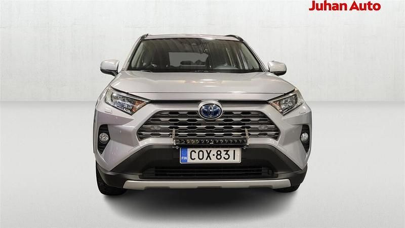 Käytetty Toyota RAV4 Hybrid Active 178 HP (130 kW) 2020 Hopea Katumaasturi