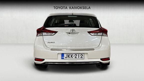Käytetty Toyota Auris Active 116 HP (85 kW) 2017 Valkoinen Viistoperä