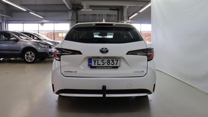 Käytetty Toyota Corolla Active 122 HP (89 kW) 2020 Valkoinen Farmari