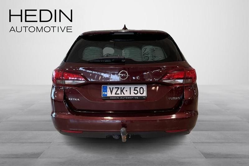 Käytetty Opel Astra Innovation 150 HP (110 kW) 2018 Punainen Farmari