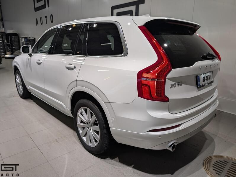 Käytetty Volvo XC90 Momentum 224 HP (164 kW) 2015 Katumaasturi