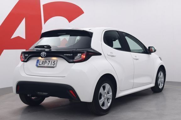 Käytetty Toyota Yaris Active 114 HP (83 kW) 2022 Valkoinen Viistoperä