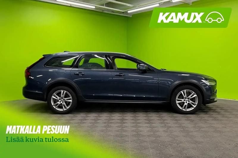 Käytetty Volvo V90 CC Business Edition 235 HP (172 kW) 2022 Sininen Farmari