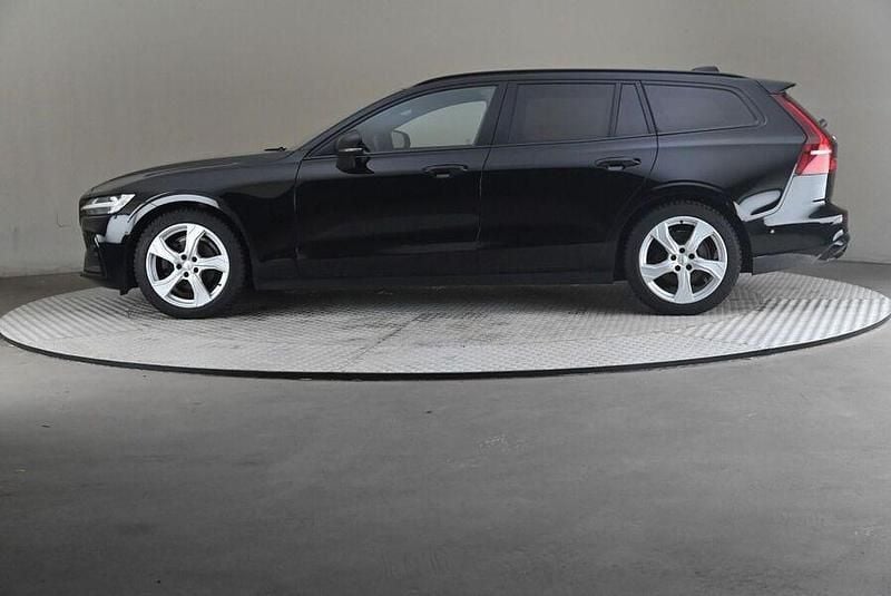 Käytetty Volvo V60 Business Edition 197 HP (144 kW) 2022 Farmari