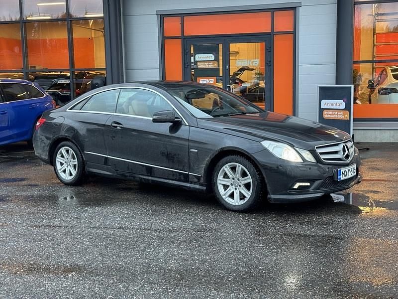 Käytetty 2011 Mercedes E350 Coupe - kaksiovinen | 16 400 € - Kuva 1/4