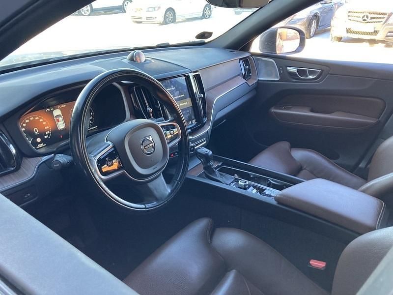 Käytetty Volvo XC60 Business Edition 190 HP (139 kW) 2018 Katumaasturi