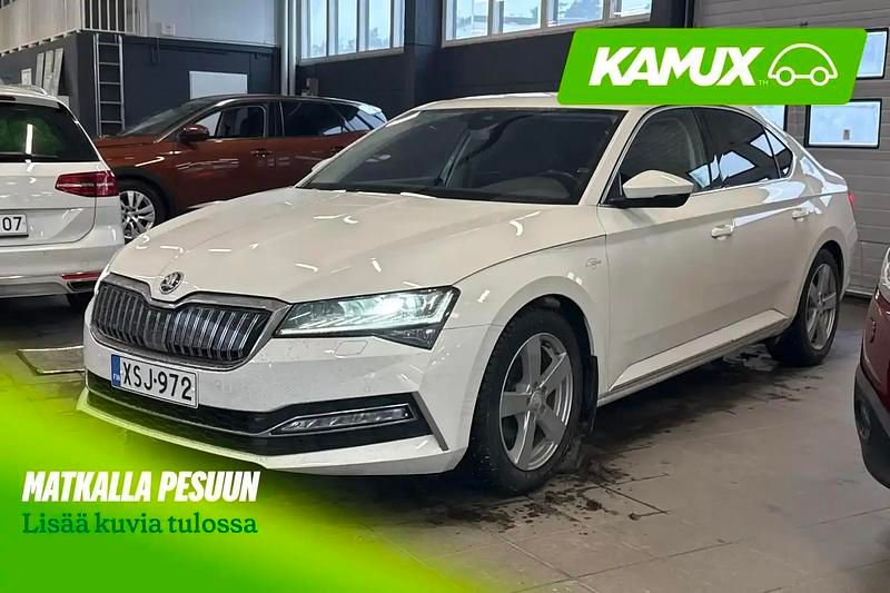 Käytetty Skoda Superb LAURIN & KLEMENT 156 HP (114 kW) 2020 Valkoinen Sedan