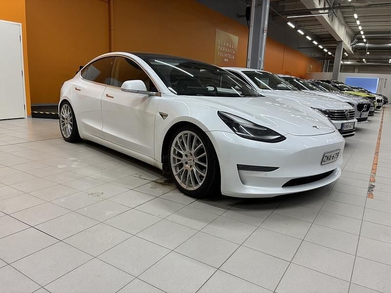 Käytetty Tesla Model 3 339 kW (462 HP) 2020 Sedan