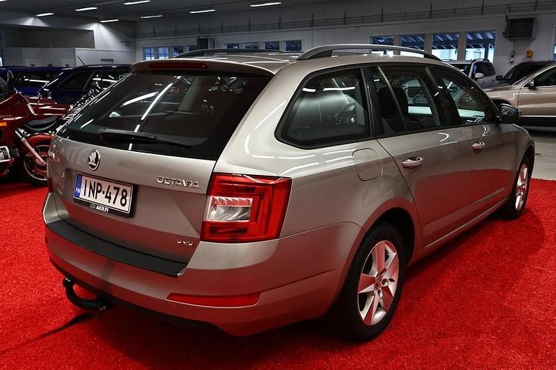 Käytetty Skoda Octavia Ambition 110 HP (80 kW) 2017 Ruskea Farmari