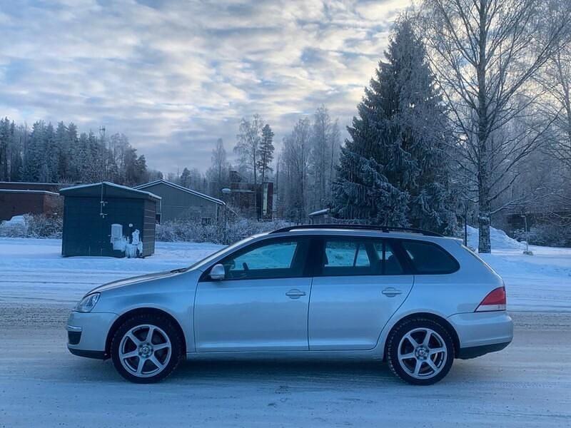 Käytetty VW Golf V Comfortline 105 HP (77 kW) 2009 Farmari