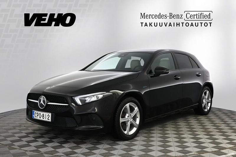 Käytetty Mercedes A250 Business 160 HP (117 kW) 2021 Musta Viistoperä