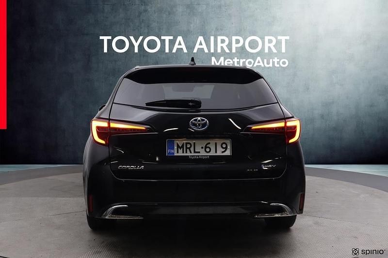 Käytetty Toyota Corolla Edition 140 HP (102 kW) 2025 Musta Farmari